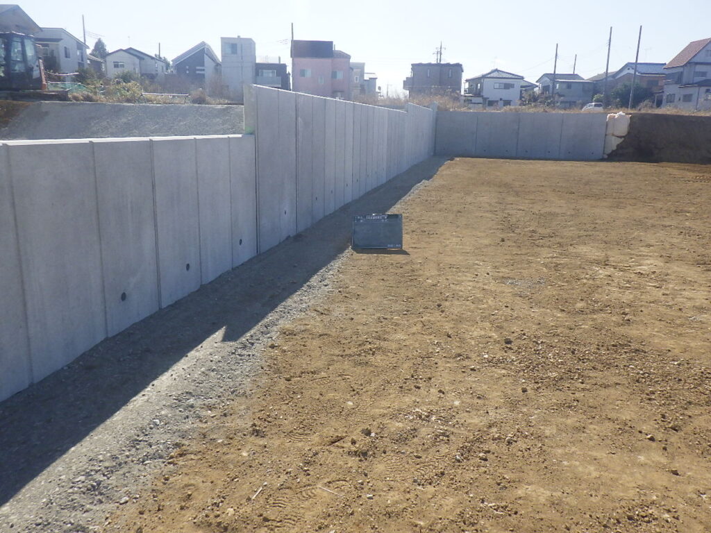 川口市発注　石神西立野特定土地区画整理事業
２８街区擁壁築造工事
