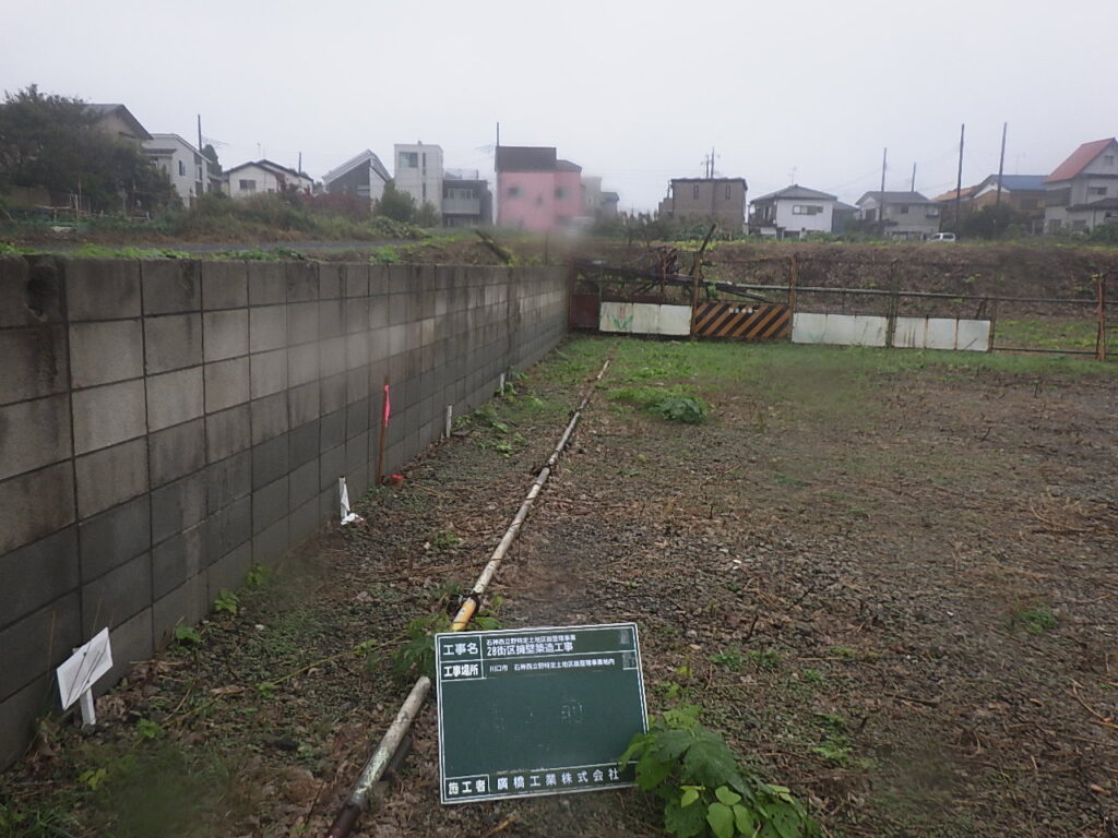 川口市発注　石神西立野特定土地区画整理事業
２８街区擁壁築造工事
